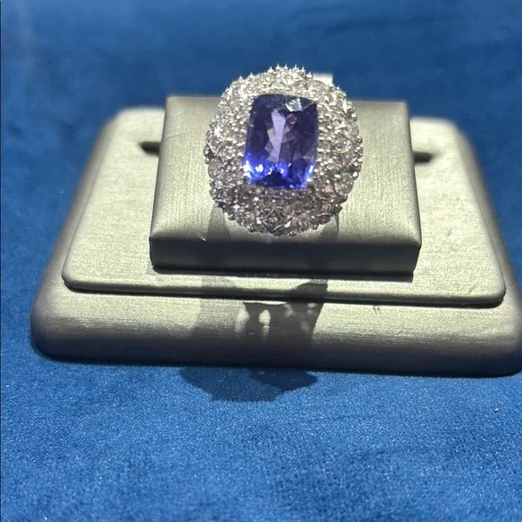 Elegant 18k white gold, Tanzanite and Diamond ring. - Picture 3 of 6